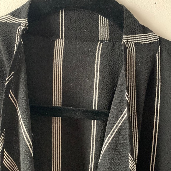 Super cute wrap dress - Picture 3 of 10